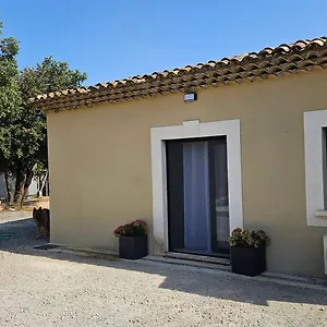 Location Independante Au Coeur Des Alpilles Pour 2 Personnes Avec Jacuzzi Aureille